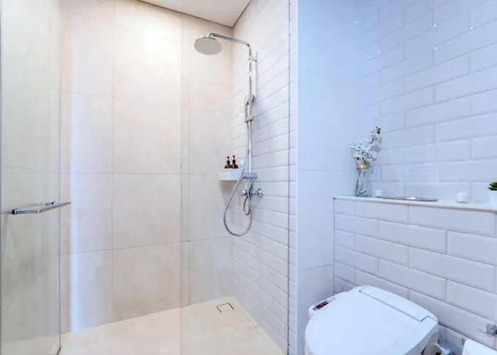 Panoramic 2br Ekkamai With Infinity Pool 3*