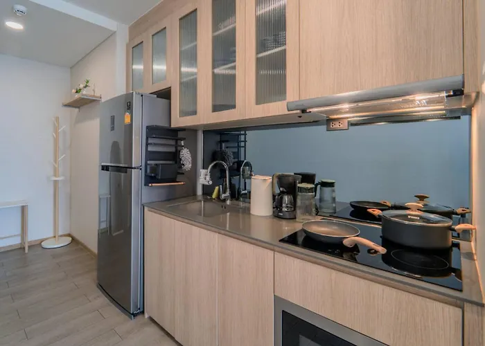 Panoramic 2br Ekkamai With Infinity Pool 3*