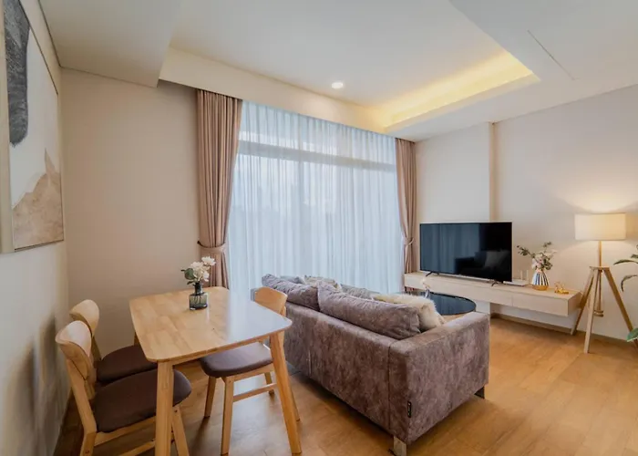 Panoramic 2br Ekkamai With Infinity Pool Bangkok