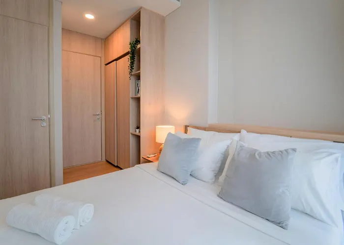 Panoramic 2br Ekkamai With Infinity Pool 3*
